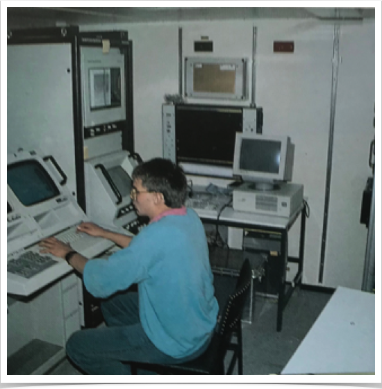 Analyzing geophysical data collected with 
scientific probes in computer lab 
aboard FS SONNE.
