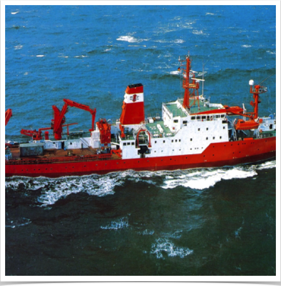 FS SONNE in Central Atlantic.
