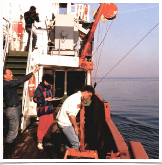 Inclinometer use for collecting ichthyoplankton from surface waters