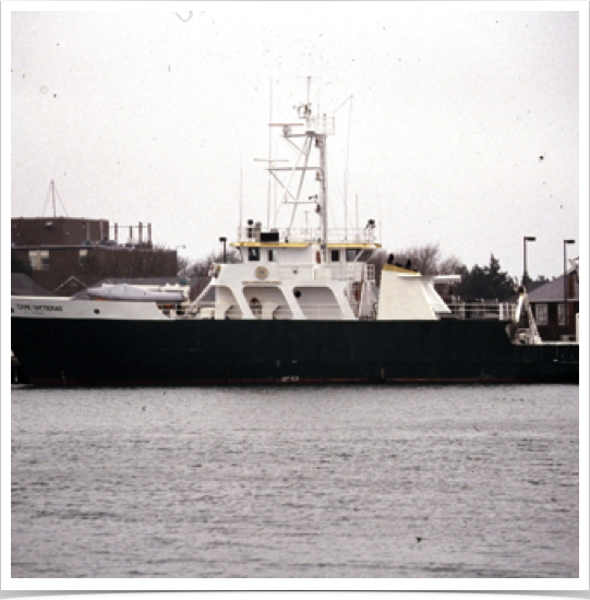 Before the expedition's end - on position 33º38' northern latitude and 68º18' western longitude - our captain announces a "swim call" at 4,000 meters water depth.