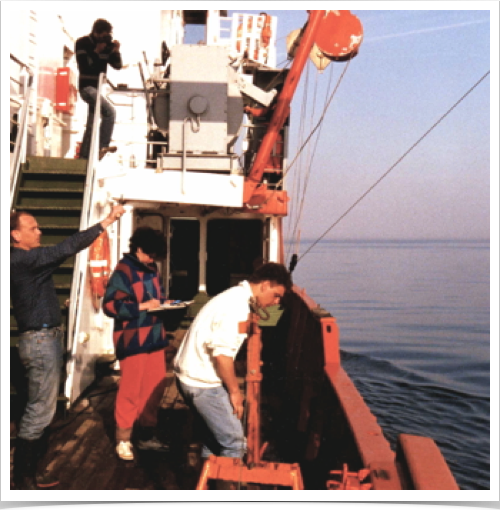 Inclinometer use for collecting ichthyoplankton from surface waters