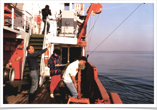 Using inclinometer to collect ichthyoplankton from surface waters